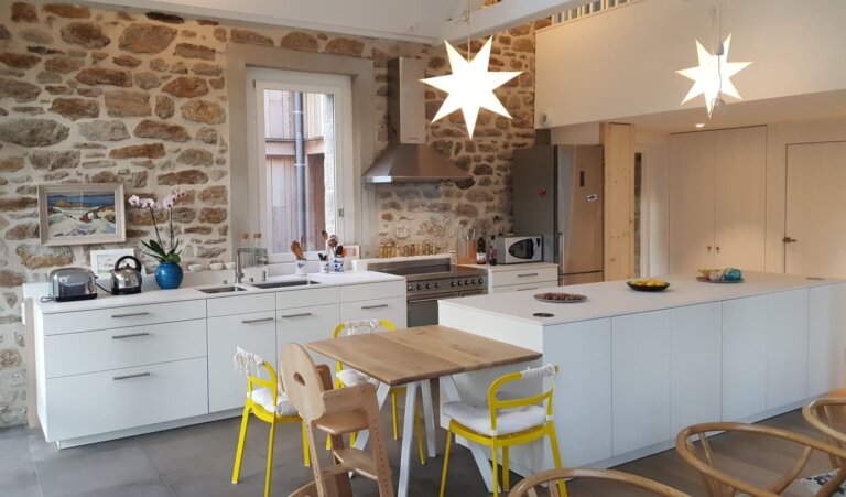 Cuisine mur en pierre